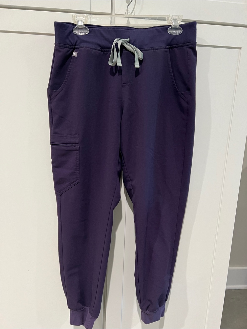 Figs Purple Drawstring Scrub Joggers- size medium